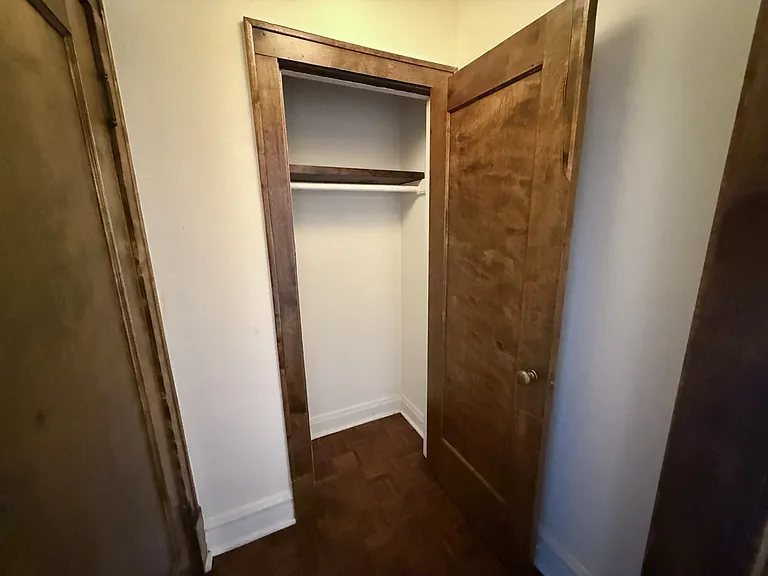 553 West Oakdale Avenue — Photo 38