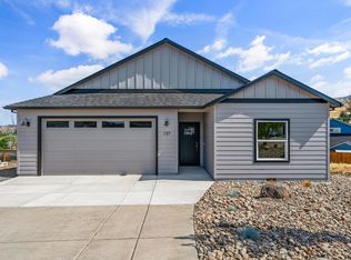 137 Willow Springs Dr, Talent, OR 97540