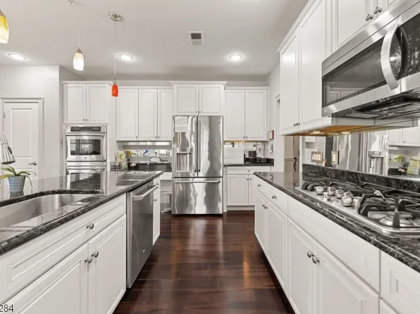 52 Four Seasons Dr, North Caldwell Boro, NJ 07006