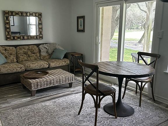 4th image of 221 Marion Dr