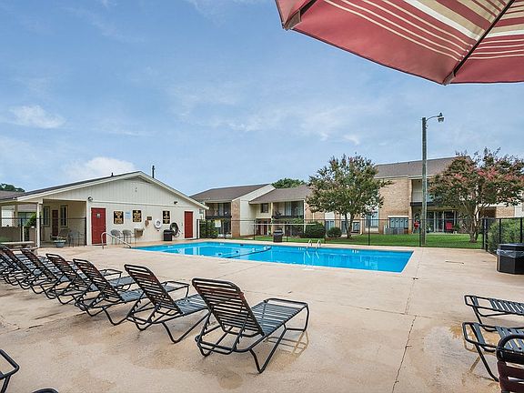Clubhouse at Falcon Creek Apartment homes