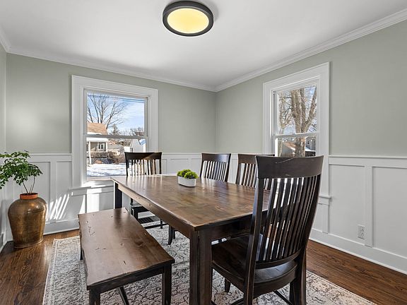 5th image of 1025 Queen Anne St