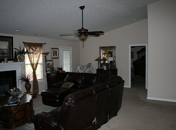 5th image of 4541 Bernheim Dr