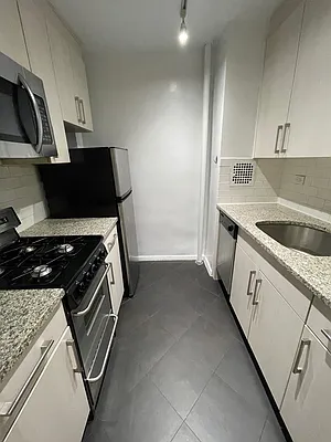 Rented by Bond New York | media 13