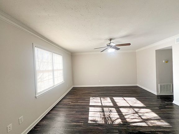 4th image of 3101-3107 Spruce Cir #3103