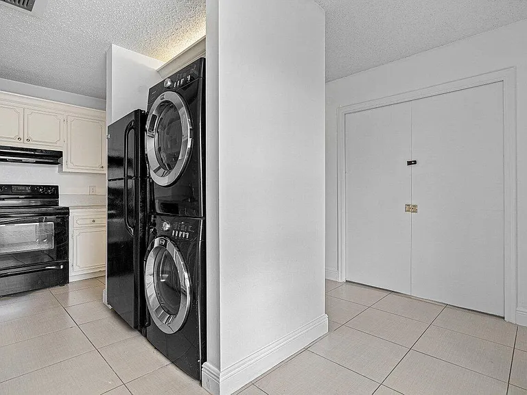 1021 Flame Vine Ave — Photo 7