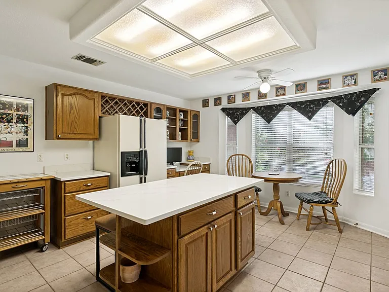 10 Oakwell Farms Pkwy — Photo 12