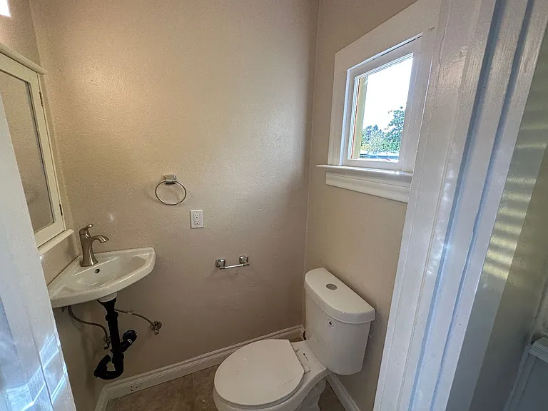 678 N Shaffer St — Photo 31