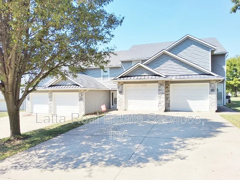 2 bed, 2.5 bath, 1150 sqft, $1,450 — Photo 1