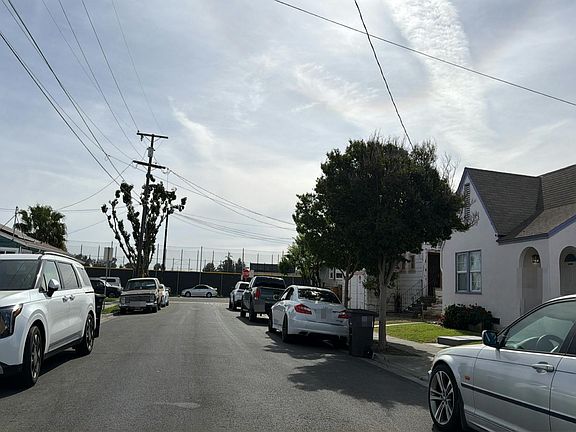 4th image of 290 E 16th St