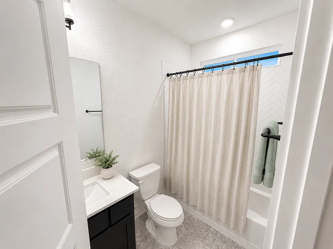 4 bed, 3.5 bath, 2642 sqft, $3,400 — Photo 2