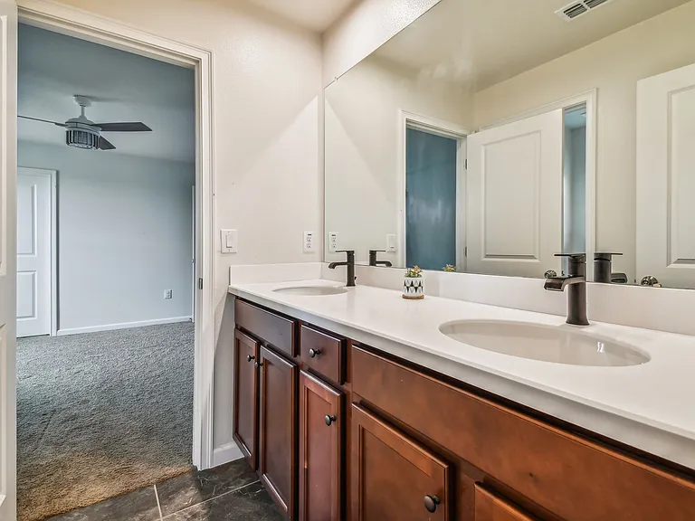 19442 Blue Pond Dr — Photo 36