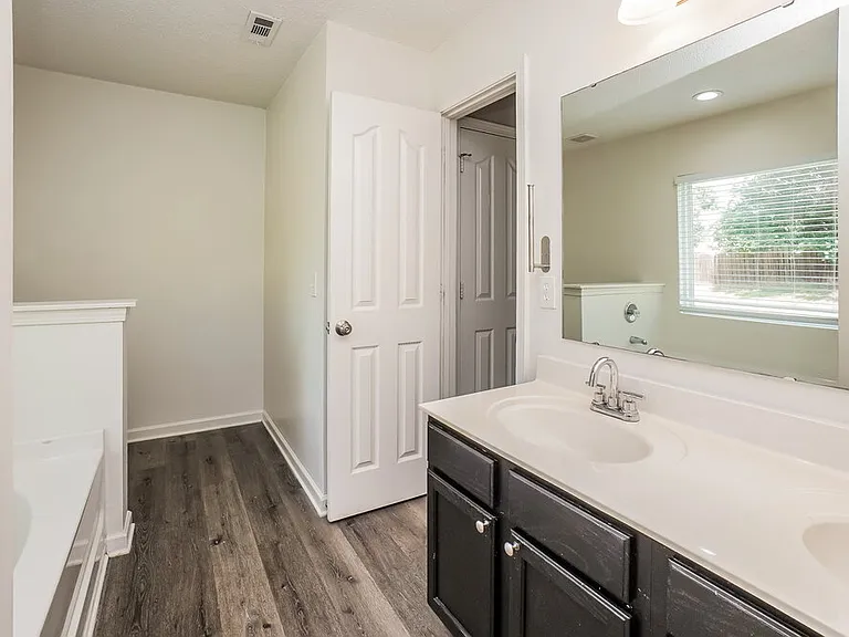 555 River View Dr — Photo 12