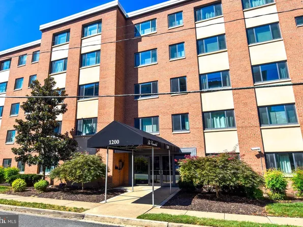 1200 S Arlington Ridge Rd APT 704, Arlington, VA 22202