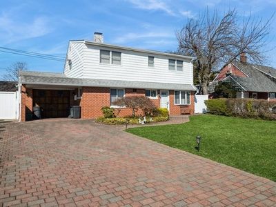 42 Martin Lane, Westbury, NY, 11590