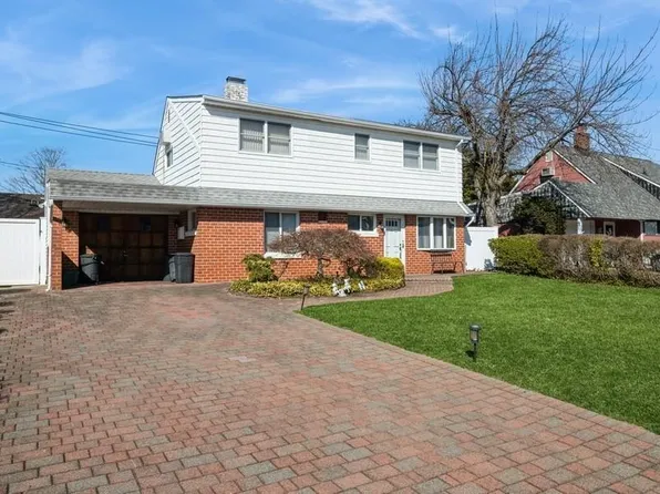42 Martin Lane, Westbury, NY 11590