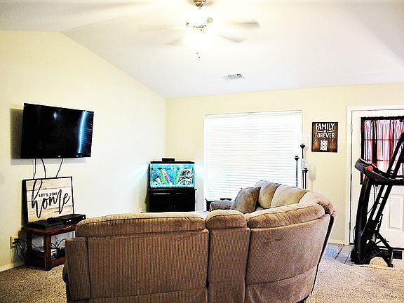3rd image of 101 Spring Creek Dr