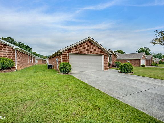 3rd image of 266 Crockett Dr