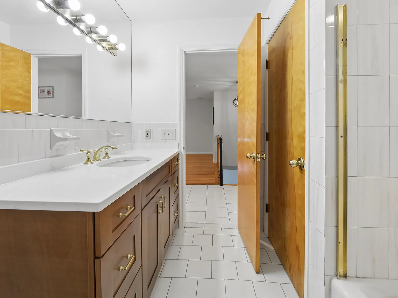 3 bed, 3376 sqft, $3,500 — Photo 4