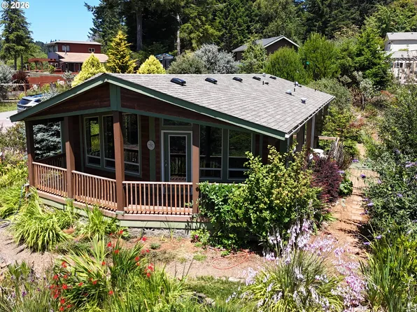 96422 Alder Ridge Rd, Brookings, OR 97415