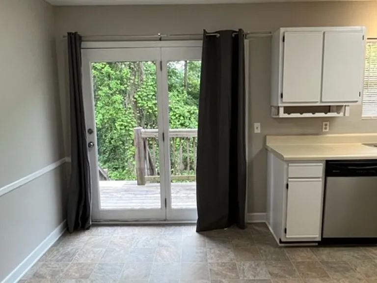 This spacious unit of a Quadplex has 2 BR and 1 Full Bath. Move In Ready! — Photo 6