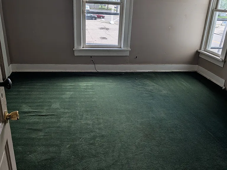 22-24 E Grand Ave — Photo 9