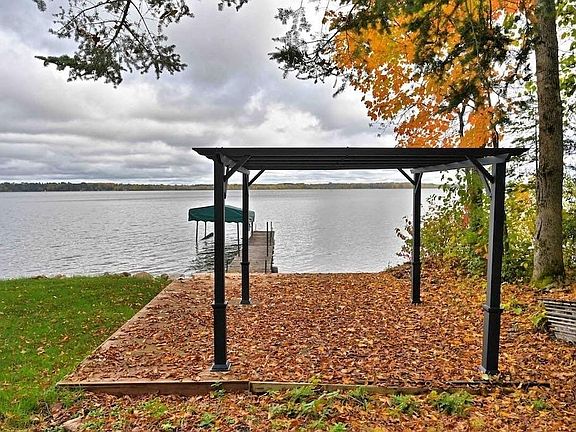 Outdoor living space on shoreline