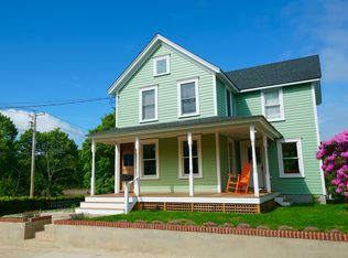 1050 Champlin Pl, Greenport, NY 11944