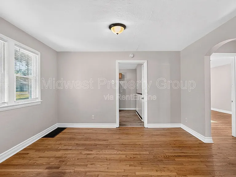 7815 Cler Ave — Photo 8