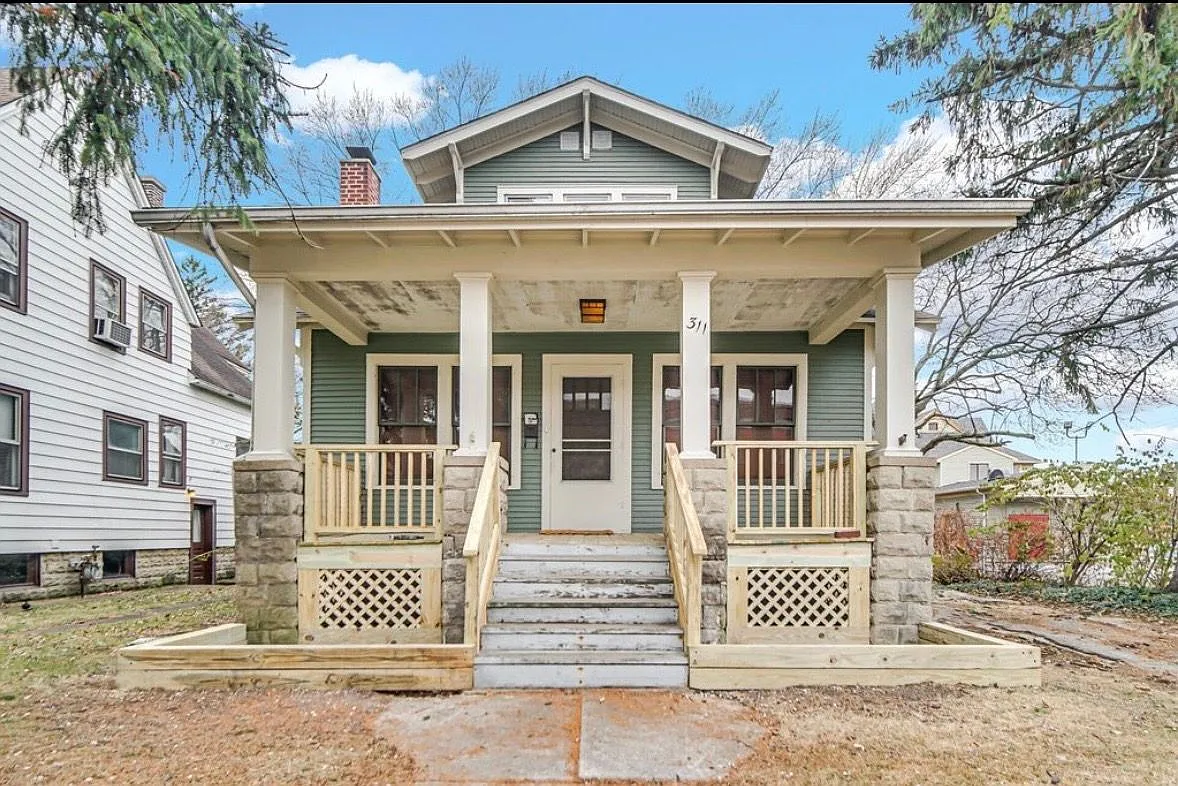 4 bed, 2.0 bath, 2160 sqft, $2,400 — Photo 1
