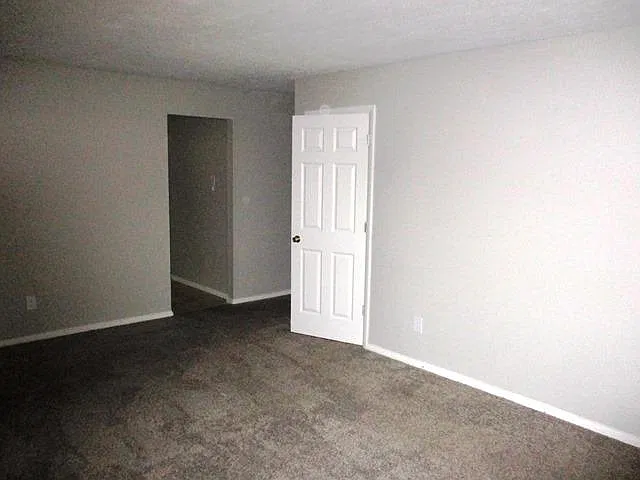 2 bed, $935 — Photo 2