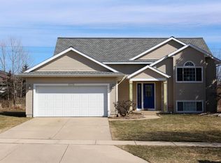 6776 Summerbreeze Dr SE, Caledonia, MI 49316