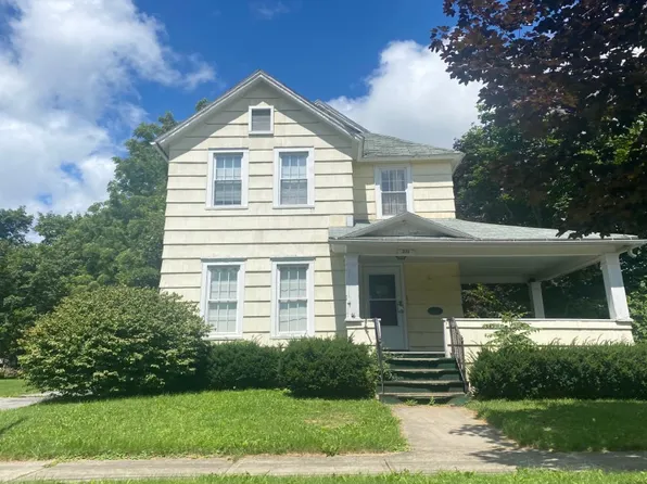 211 Moore St, Newark, NY 14513