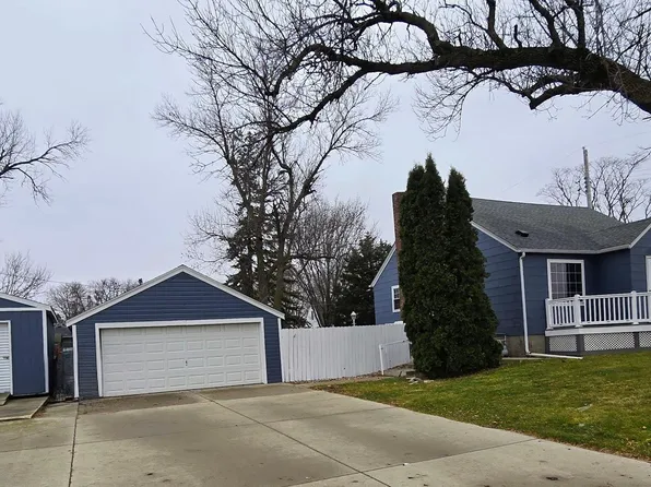 408 2nd St NE, Pipestone, MN 56164