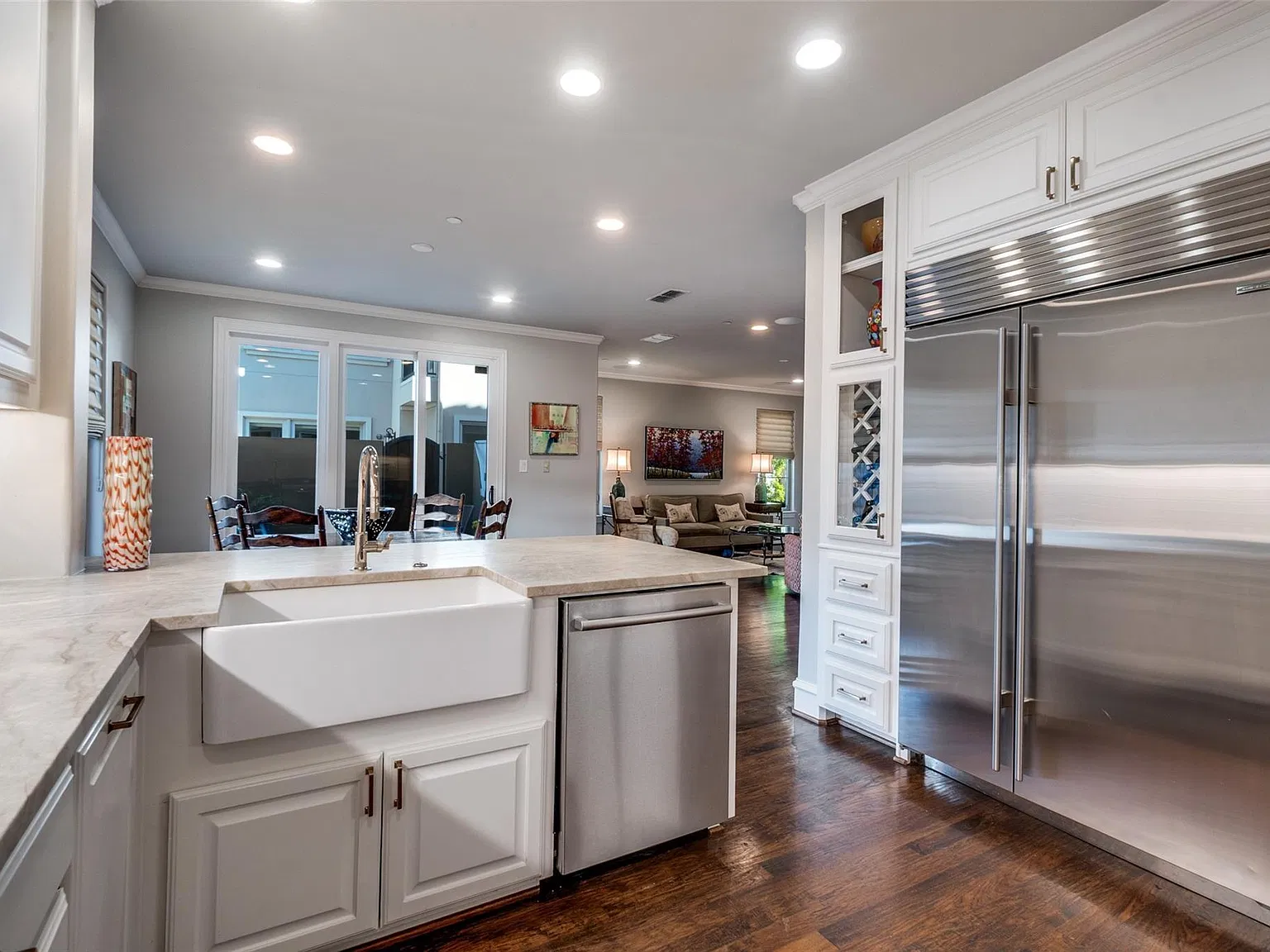 4 bed, 4.5 bath, 3072 sqft, $8,200 — Photo 4