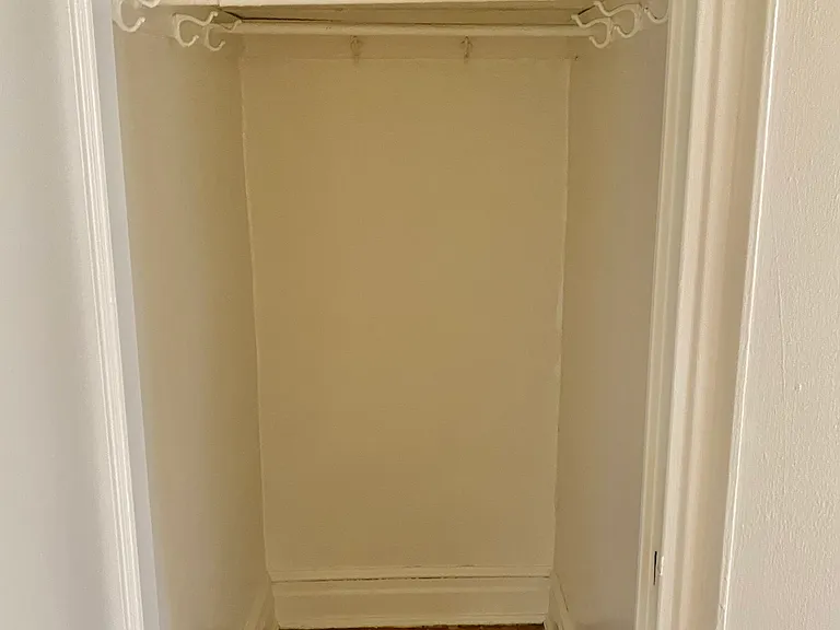 Tudor Court — Photo 10