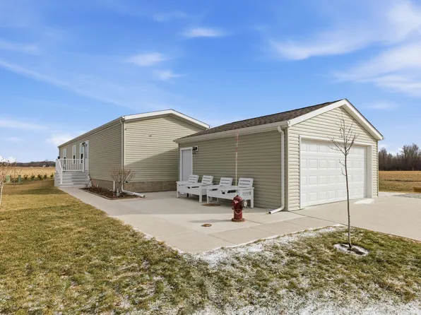 284 Rosebud Ct, Pt Huron, MI 48060