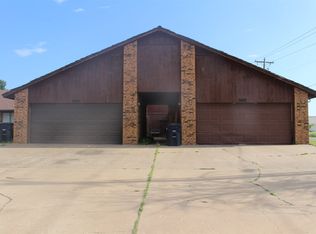 2402 Woodmoor Rd, Enid, OK 73703