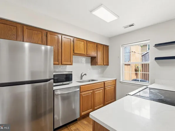 15711 Ambiance Dr, Gaithersburg, MD 20878