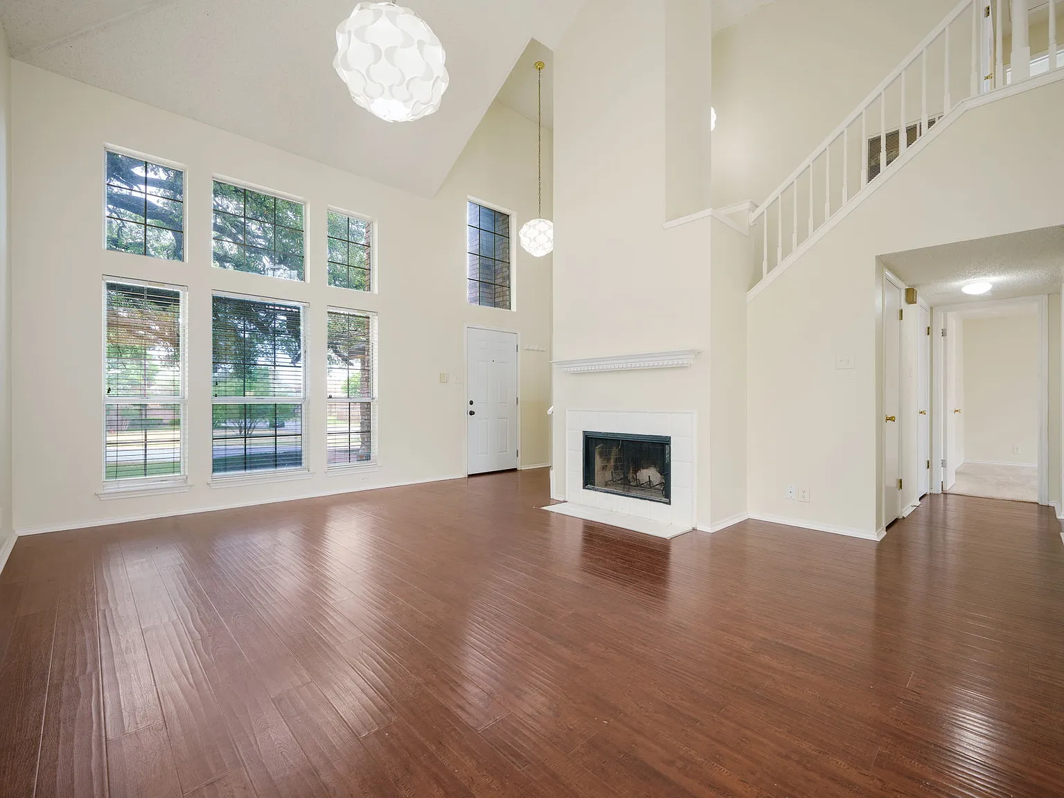 Charming 3-Bed Home with Fireplace, Fenced Yard & Garage in San Antonio 12150 Stoney Glen — Photo 3