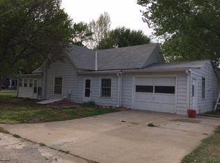 200 Spruce St, Wamego, KS 66547
