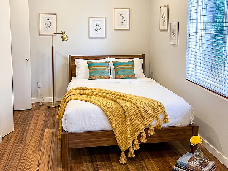 6408 Phinney - Located at the top of Phinney Ridge — Photo 39