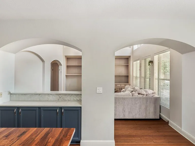 1107 Hollybrook Cv — Photo 13