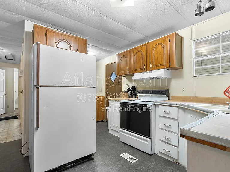 1061 Center St NW #C — Photo 6