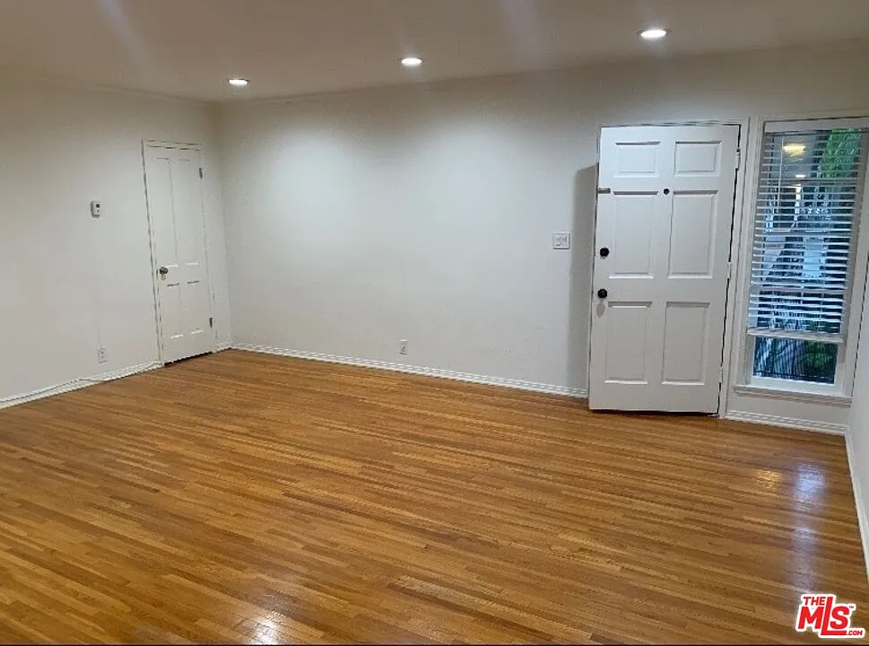 2 bed, 1.0 bath, 900 sqft, $4,150 — Photo 3