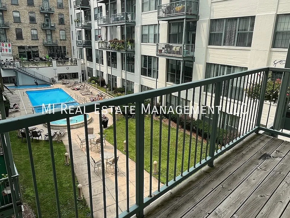 940 Monroe Ave NW #230