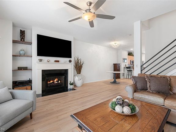 3rd image of 104 Vine St