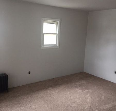 3rd image of 539 Lake Ave