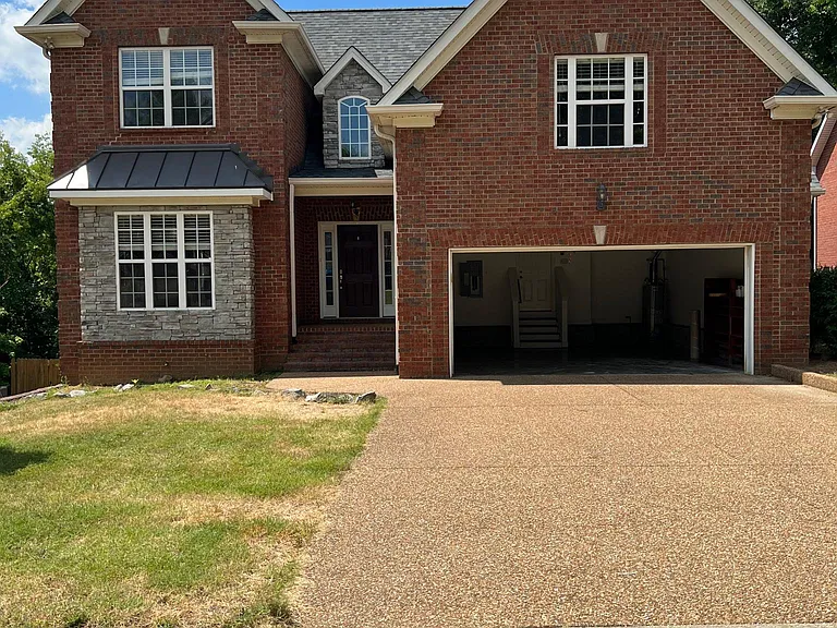 109 Fieldcrest Cir — Photo 1