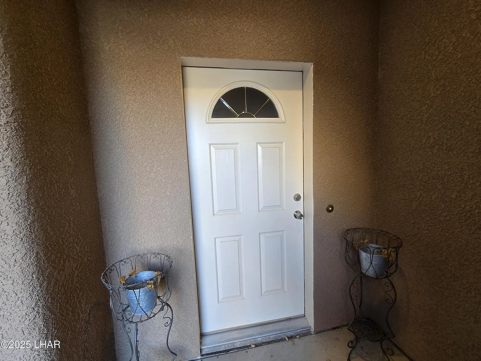3 bed, 2.5 bath, 6760 sqft, $2,400 — Photo 3